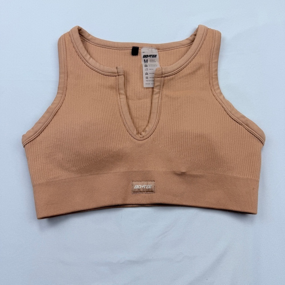 BO+TEE Women's Ribbed Scoop V-Neck Sports Bra in Nude